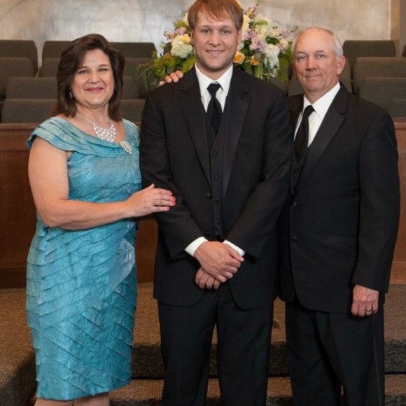 Gorgeous Mother-of-the-Groom dress. Tea length - Picture 5 of 5